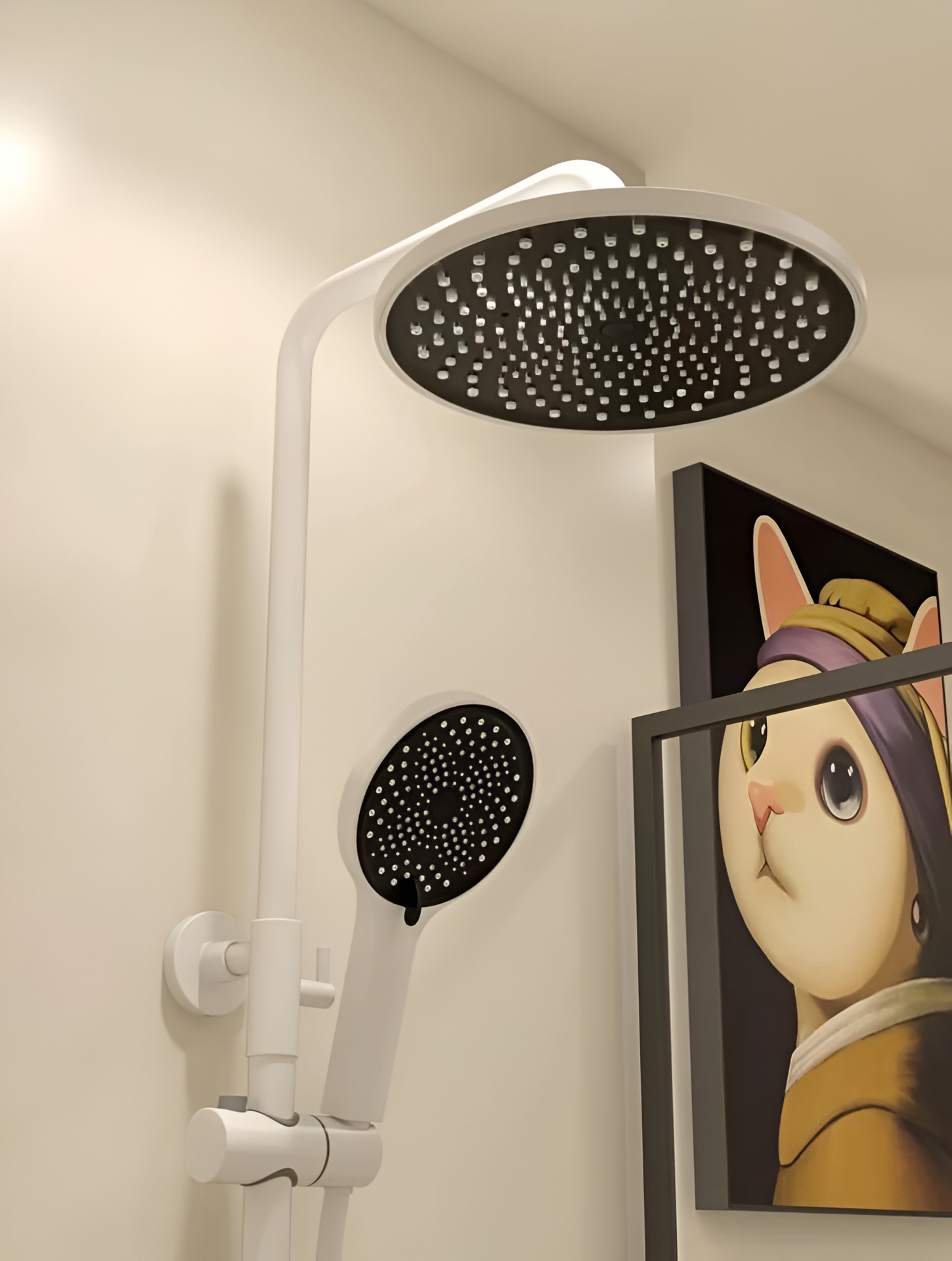 Handheld shower set with flexible hose and wall bracket